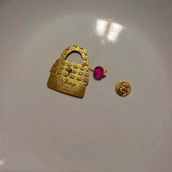 Disney Princess “Sleeping Beauty” Aurora purse enamel mystery pin - Picture 3 of 4